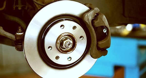 Замена колодок и обслуживание тормозов 500 р.