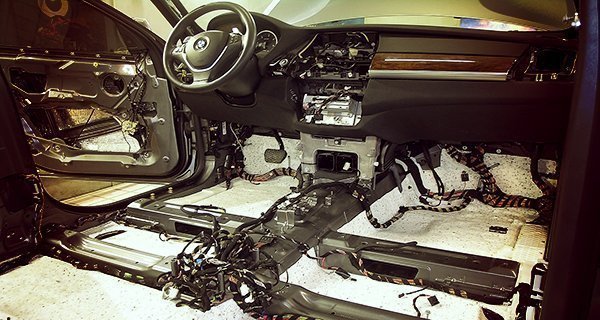 Вибро и шумоизоляция салона автомобиля со скидкой